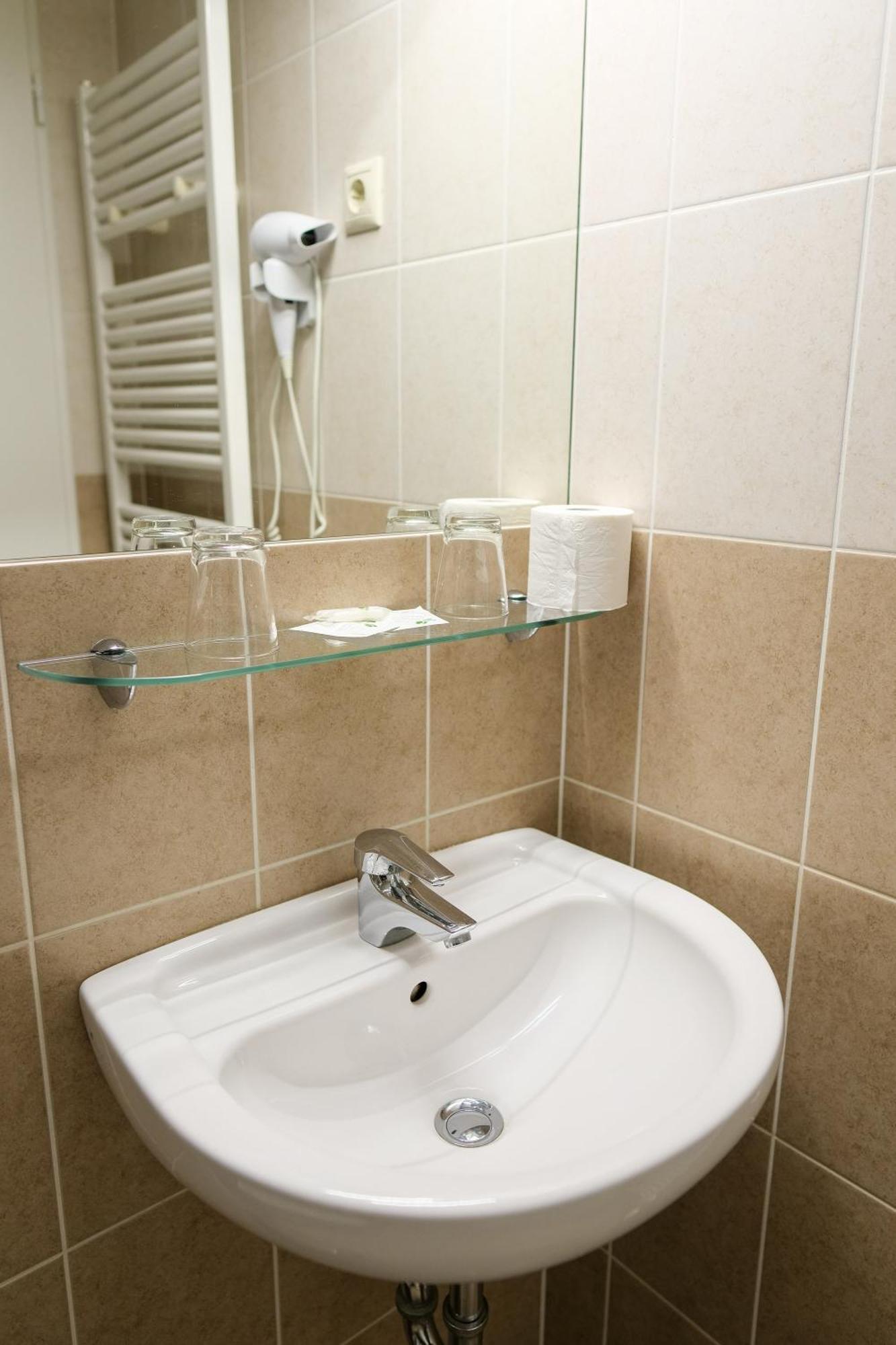 Hotel Adalbert Szent Gyoergy Haz Esztergom Bagian luar foto