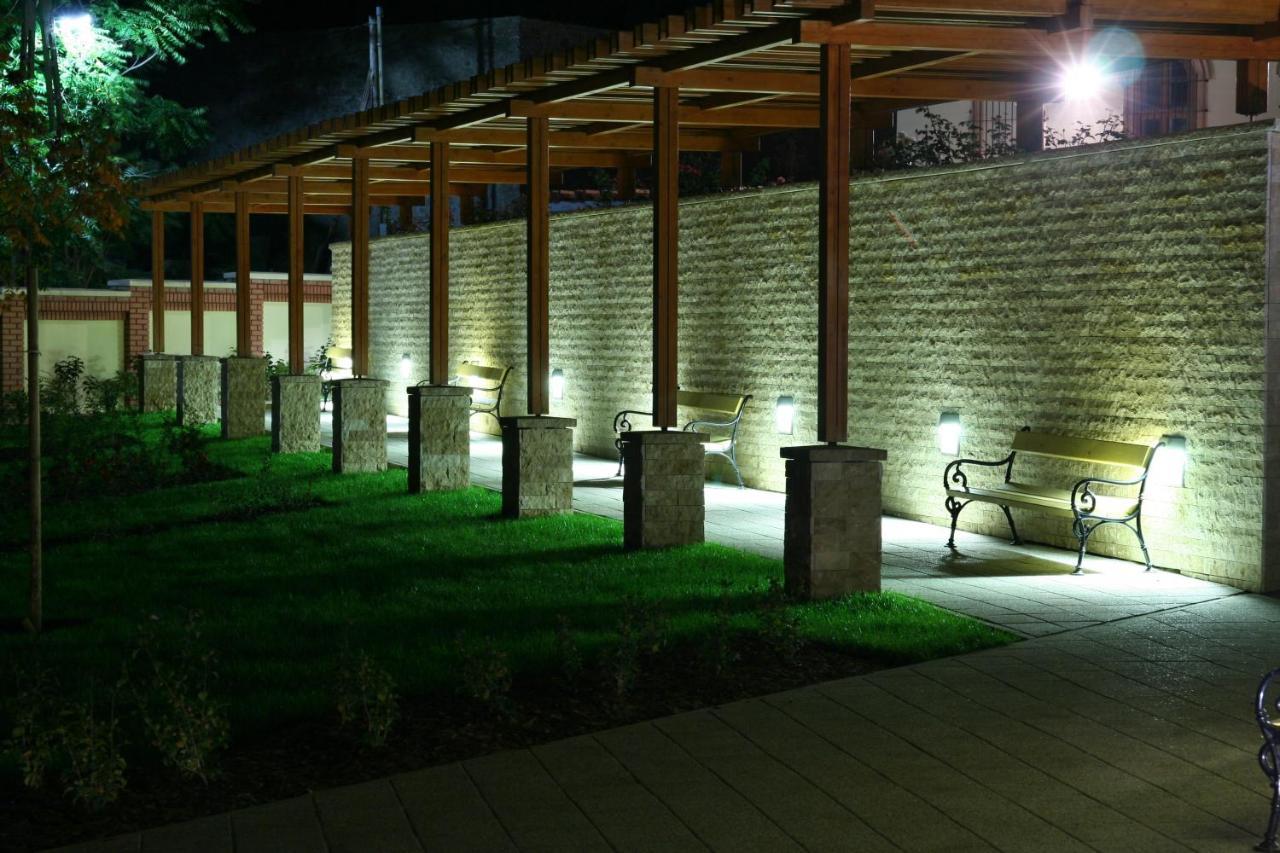 Hotel Adalbert Szent Gyoergy Haz Esztergom Bagian luar foto
